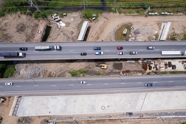 Luchtfoto van snelweg met auto weg bovenaanzicht transport