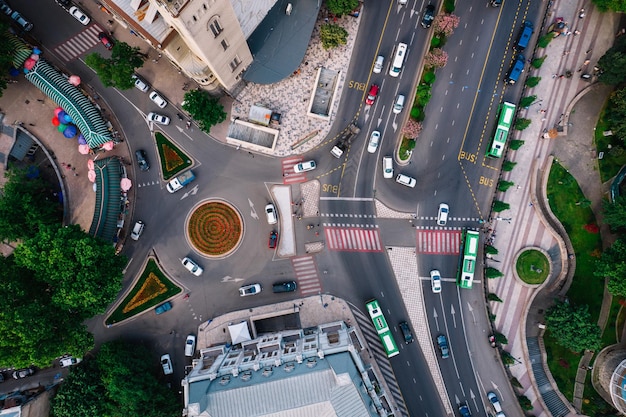 Luchtfoto van vervoer en straatlijnen