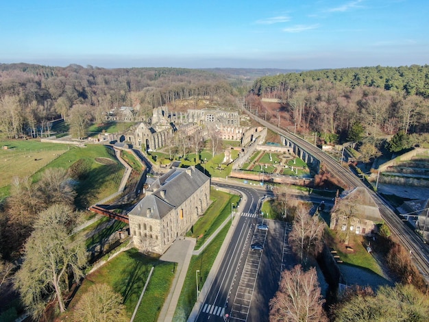 Luchtfoto van villers abbey ruïneert een oude cisterciënzerabdij belgië