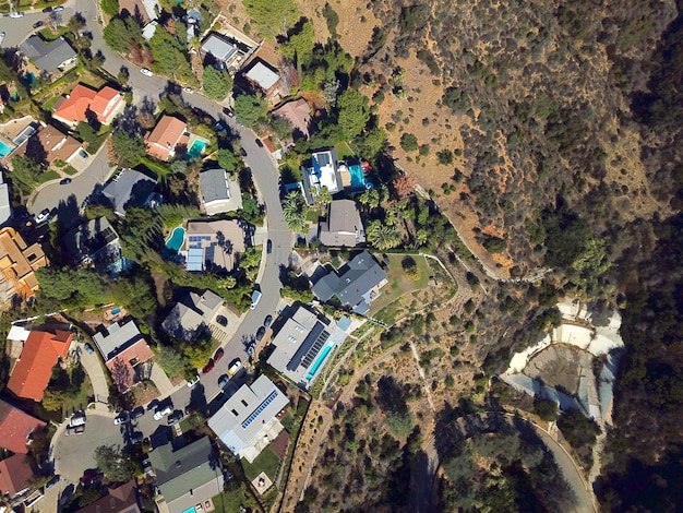 Luchtfoto van welvarende luxe villa's in de vallei van Hollywood