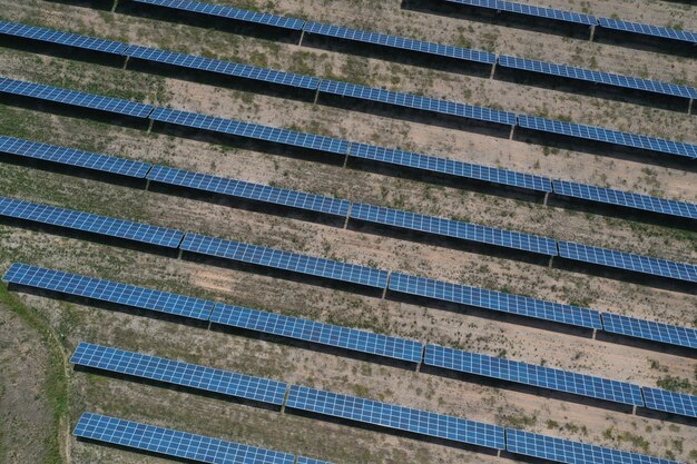 Luchtfoto van zonnepanelen