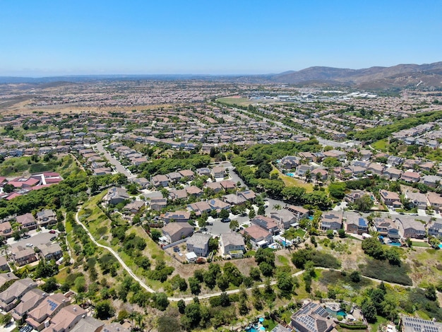 Luchtfoto voorstedelijke wijk met grote villa's naast elkaar in San Diego, Zuid-Californië