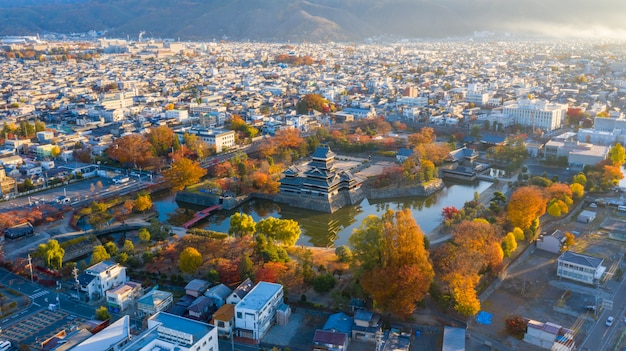 Luchtfoto Zonsopgang van kasteel Matsumoto in de stad Nagano, Japan