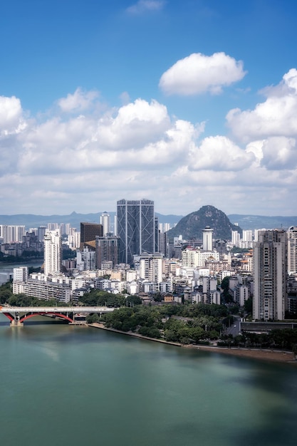 Luchtfotografie china liuzhou moderne stad architectuur landschap skyline