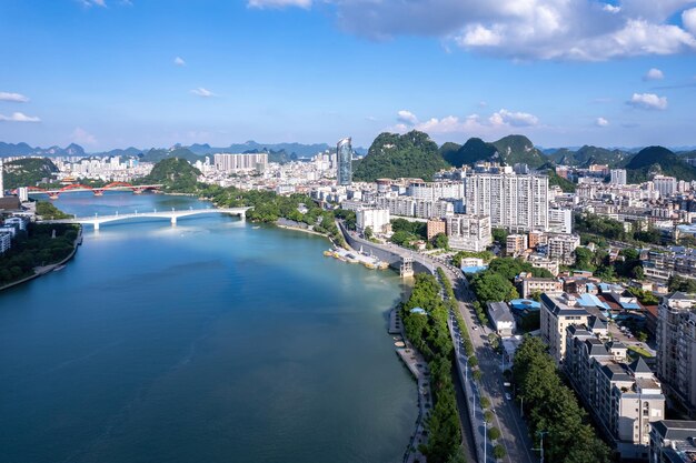 Luchtfotografie china liuzhou moderne stad architectuur landschap skyline