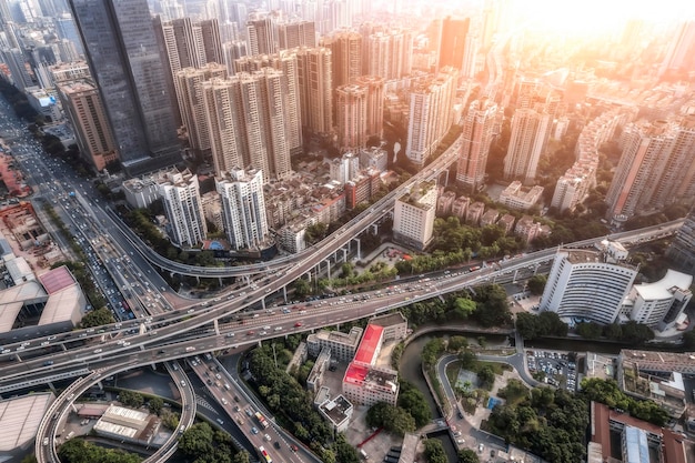 Luchtfotografie modern stadsgebouw viaduct