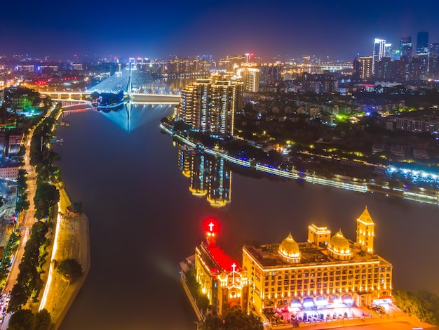 Luchtfotografie op groot formaat van de nachtscène van de stad Fuzhou