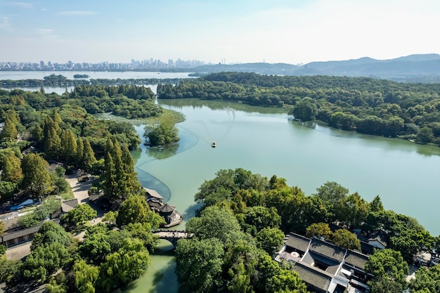 Luchtfotografie van Chinees tuinlandschap van West Lake in Hangzhou China