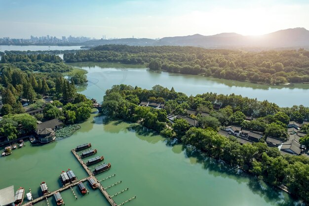 Luchtfotografie van Chinees tuinlandschap van West Lake in Hangzhou China