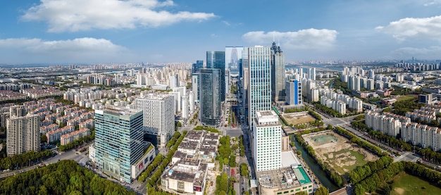 Luchtfotografie van de architecturale landschapshorizon van het Suzhou Jinji-meer