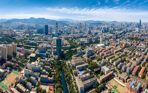 Luchtfotografie van de belangrijkste stad van Jinan