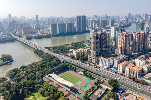 Luchtfotografie van het architectonische landschap aan beide zijden van de Pearl River in Guangzhou