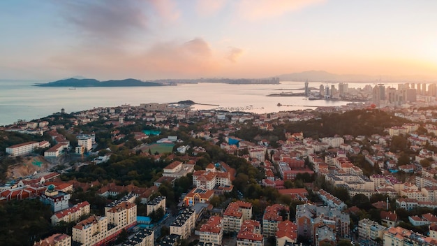 Luchtfotografie van het kustlandschap van de oude stad Qingdao China