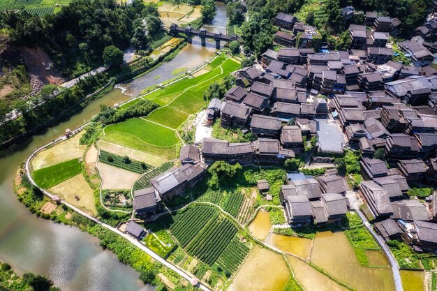 Luchtfotografie van het pastorale landschap van de oude Dong-mensenhuizen in Bazhai Chengyang Liuzhou