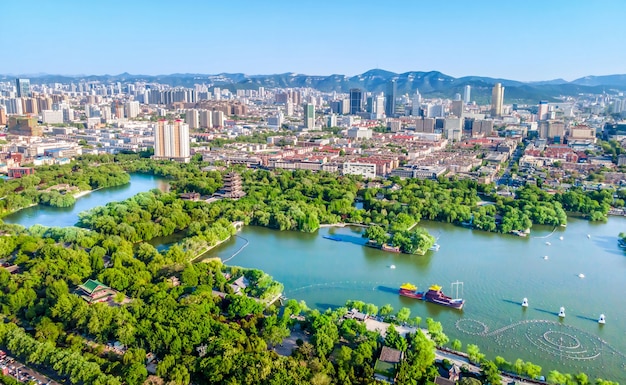 Luchtfotografie van Jinan Daming Lake Park