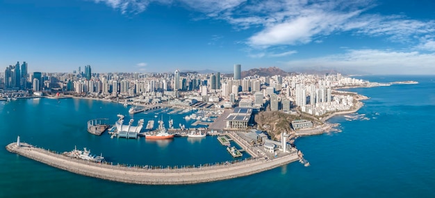 Luchtfotografie van Qingdao kustlijn Olympisch zeilcentrum panoramisch groot formaat