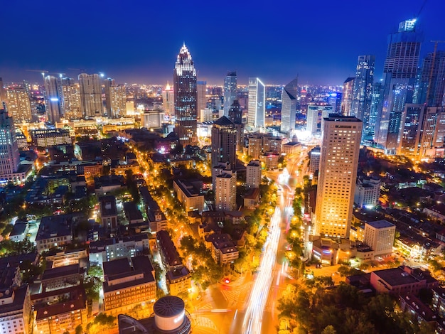 Luchtfotografie van Tianjin stad gebouw skyline nacht uitzicht