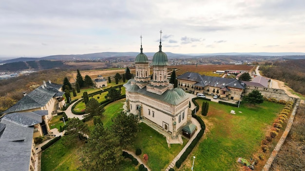 Luchthommelmening van het Cetatuia-klooster in Iasi, Roemenië