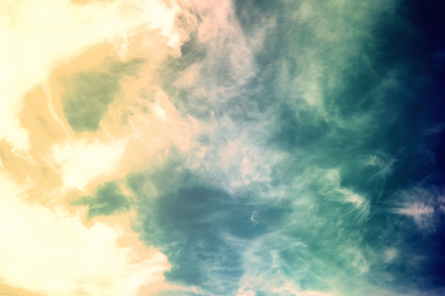 Luchtlandschap met wolken pastelkleuren