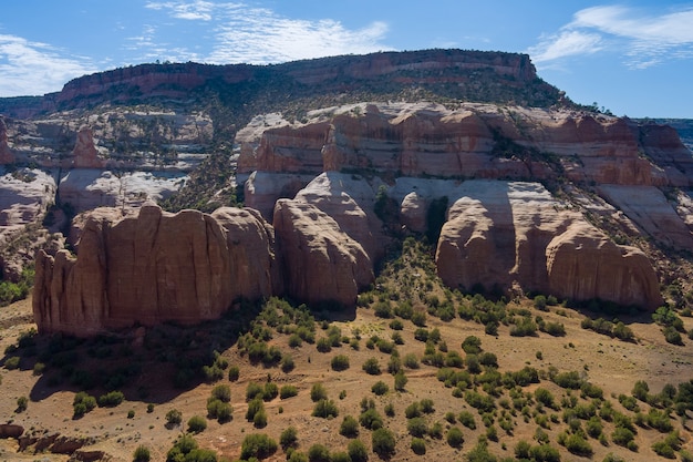 Luchtmening bij kathedraalrots in Sedona-Bergen in Arizona