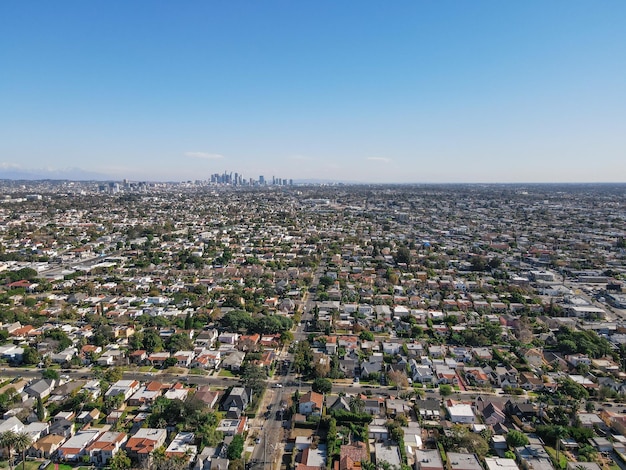 Luchtmening boven MidCity-buurt in Centraal Los Angeles, Californië, de V.S