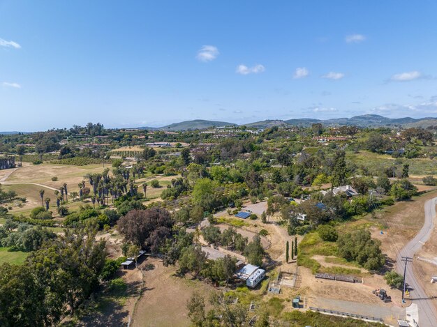 Luchtmening over het groene de valleilandschap van rancho santa fe in San Diego, Californië de V.S