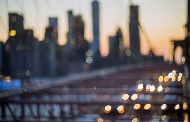 Luchtmening over Manhattan met de brug vage van de van de de nachtmening van Brooklyn brug mening, abstracte achtergrond