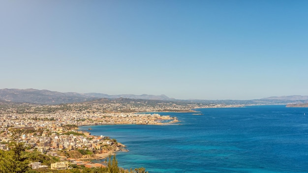 Luchtmening van Chania-stad met oude haven op het eiland van Kreta, Griekenland.