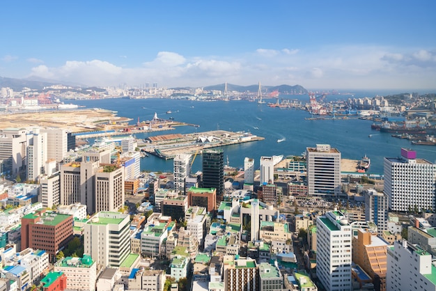 Luchtmening van cityscape van de binnenstad van busan in busan, zuid-korea.