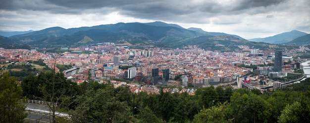 Luchtmening van de stad baskenland spanje van bilbao