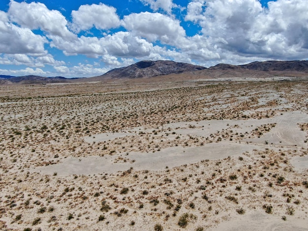 Luchtmening van dorre woestijn in Arizona de V.S