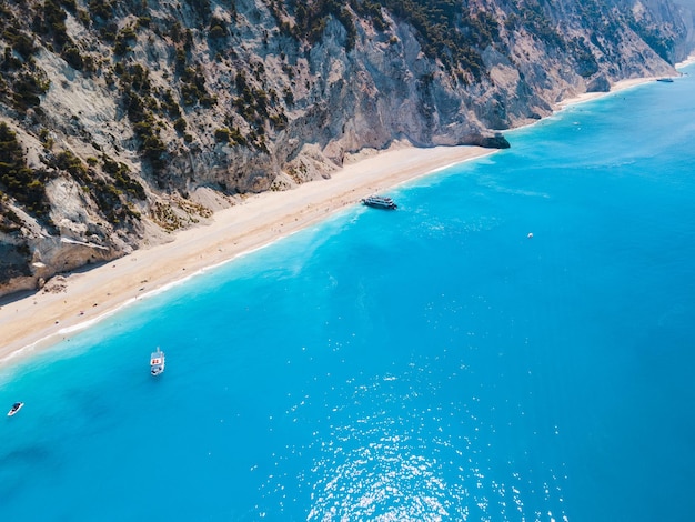 Luchtmening van egremni-strand Lefkada-eiland Griekenland