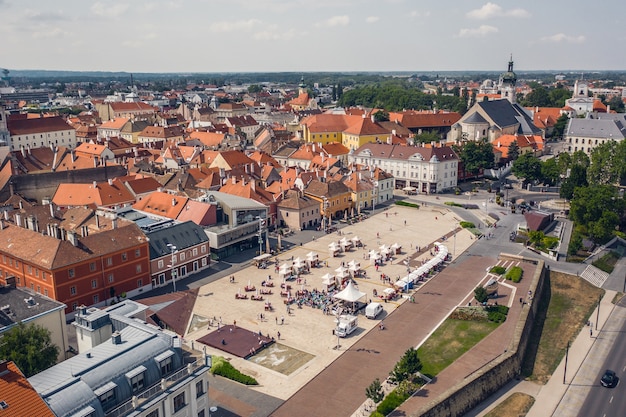 Luchtmening van Gyor, kleine en mooie stad in Hongarije