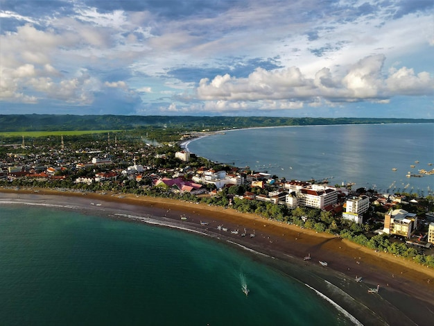 Foto luchtmening van mooi strandpanorama voor achtergrond.