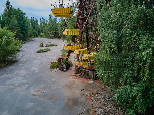 Luchtmening van oud verlaten reuzenrad in de spookstad Pripyat