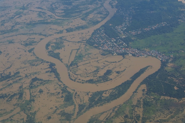 Luchtmening van vloedgebied in noordoostelijk van thailand