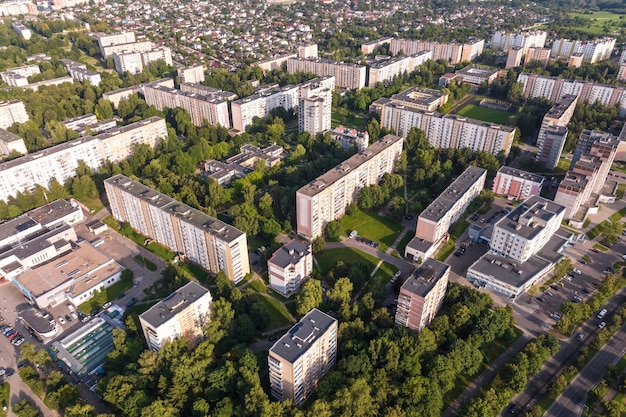 Luchtpanorama van de woonwijk van hoogbouw