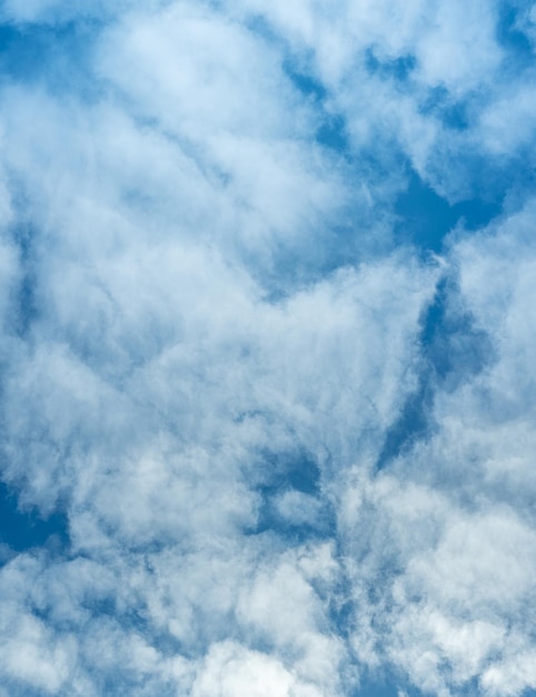 Luchtpanorama Zomer blauwe lucht wolk gradiënt lichte witte achtergrond Schoonheid helder bewolkt in de zon kalme heldere winterlucht gemaakt