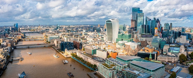 Luchtpanoramascène van het financiële district van de stad van Londen