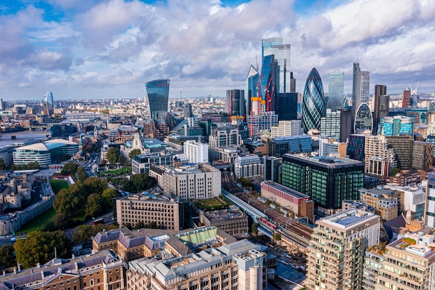 Luchtpanoramascène van het financiële district van de stad van Londen