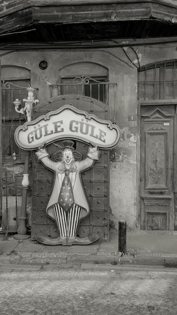 Photo a lunapark clown sign