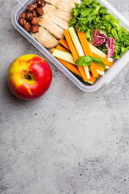 Scatola di pranzo con cibo sano