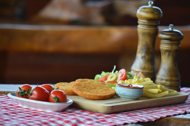 Photo lunch food snack salad cuisine served