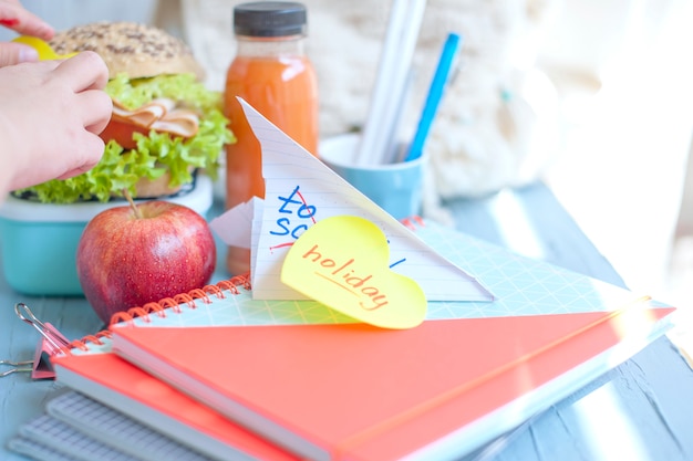 Lunch to school.