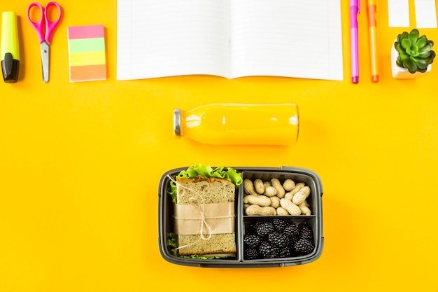 Foto lunchbox con cibo