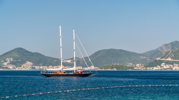 Luxe jacht aan de kust van montenegro