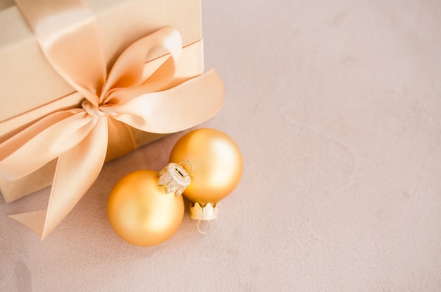 Luxe kerstcadeau doos met kerstballen