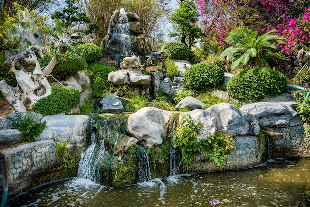 Luxe landschapsontwerp van de tropische tuin.