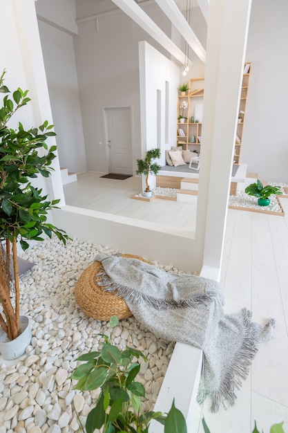 Luxe modieus modern design studio appartement met een vrije indeling in een minimalistische stijl.