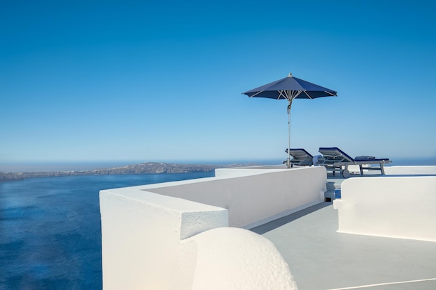 Luxe reisbestemming. Zomervakantie, paar liefde romantiek achtergrond, Santorini witte huizen